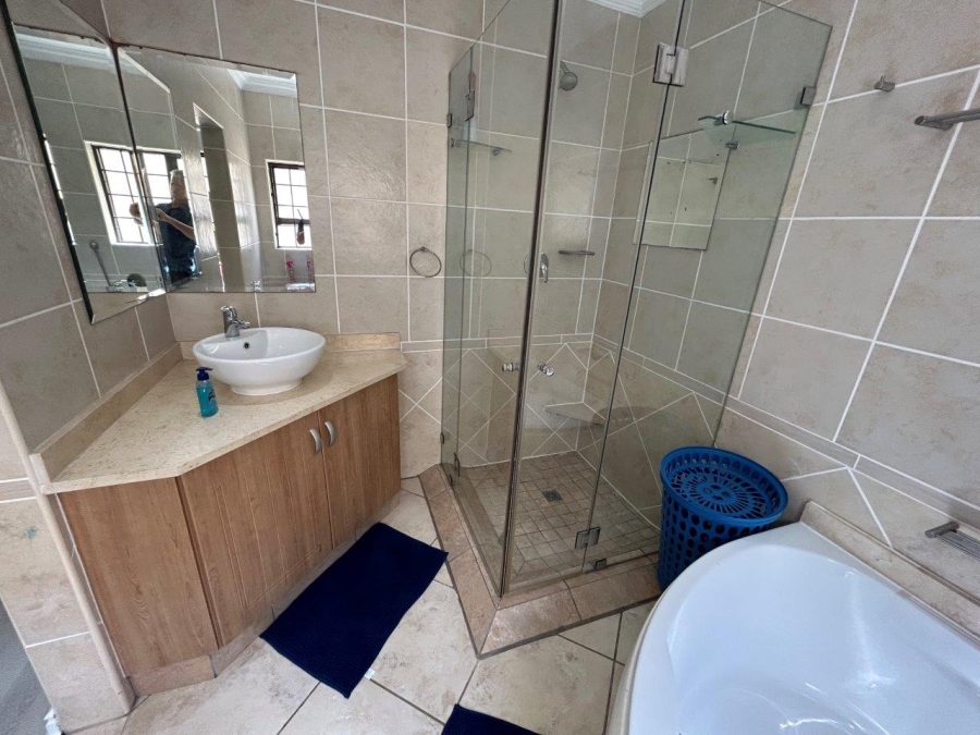 9 Bedroom Property for Sale in Wavecrest Eastern Cape